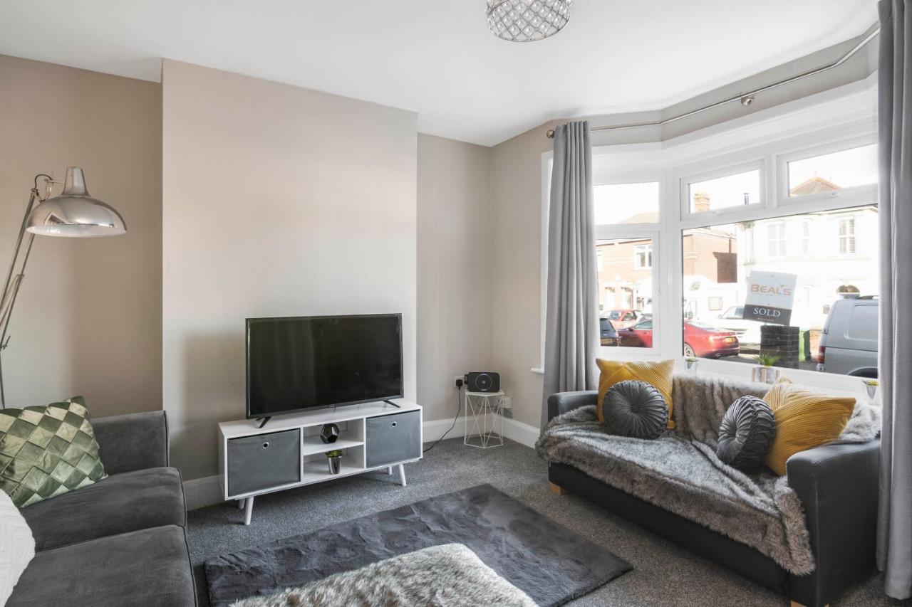Spacious 3 Bed House, Netflix, Garden, Parking Саутгемптон Екстер'єр фото
